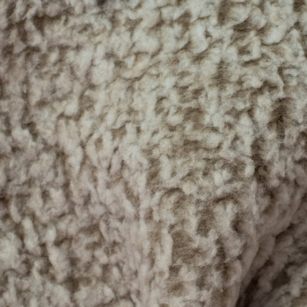 MID-LENGTH DOUBLE-FACED SYMIL FLEECE IN DISCHARGED EFFECT OF WHITE
