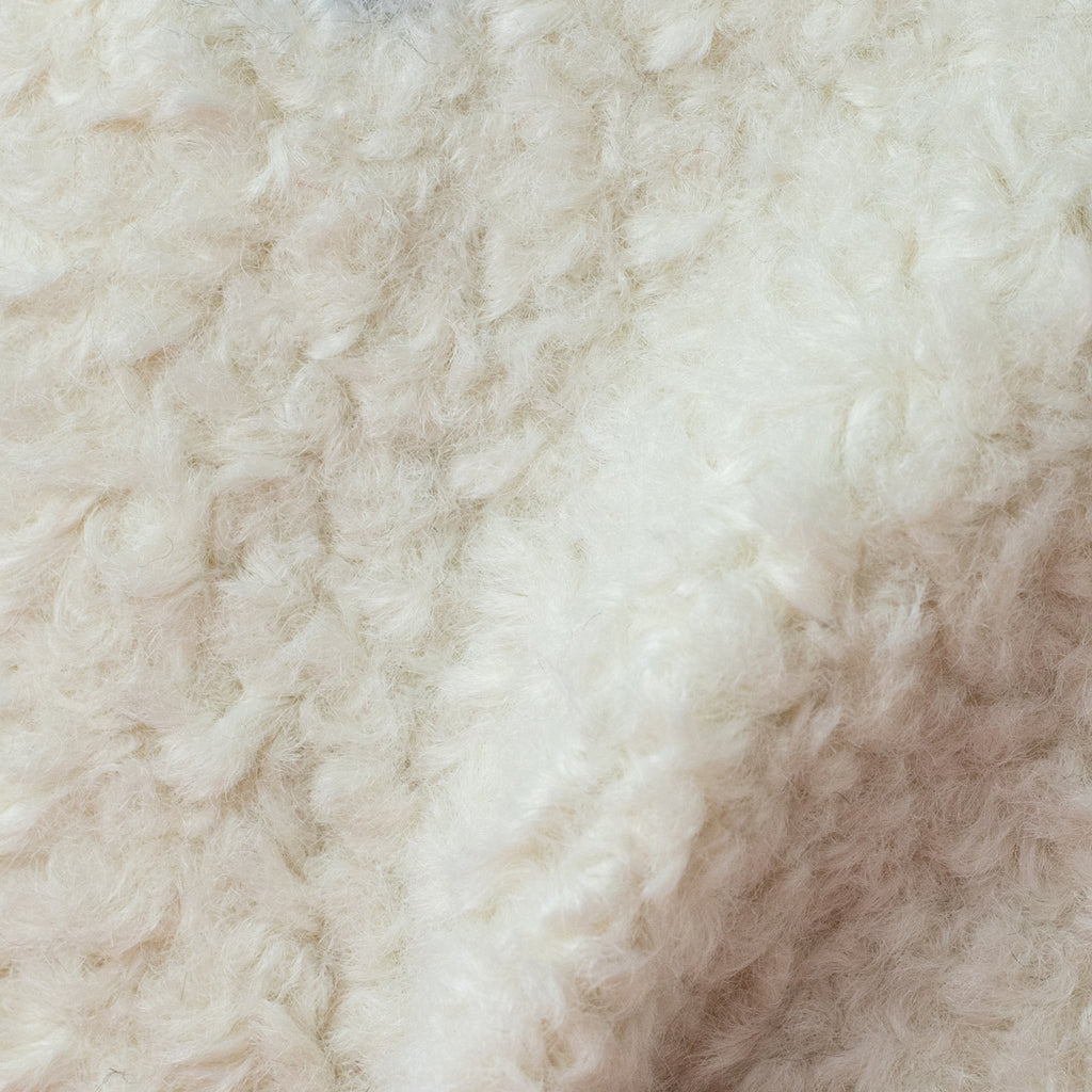 SHORT-MID CURLY WITH OLD ASPECT IN NATURAL WHITE - 79 - Faux fur